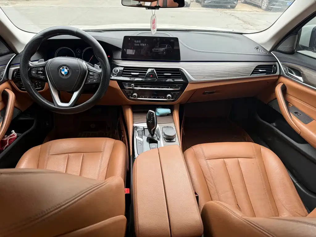 BMW 5 Series — миниатюра 8