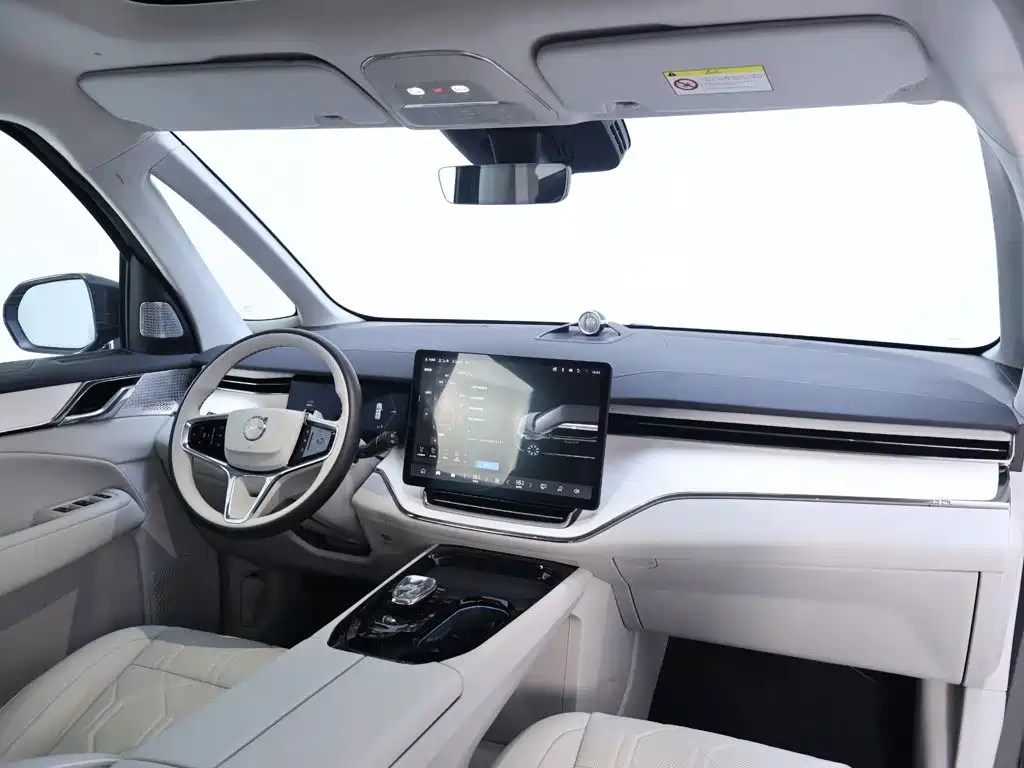 Volvo EM90 — миниатюра 20