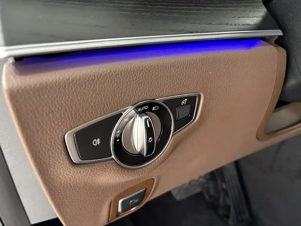 Mercedes-Benz E-Class — миниатюра 15