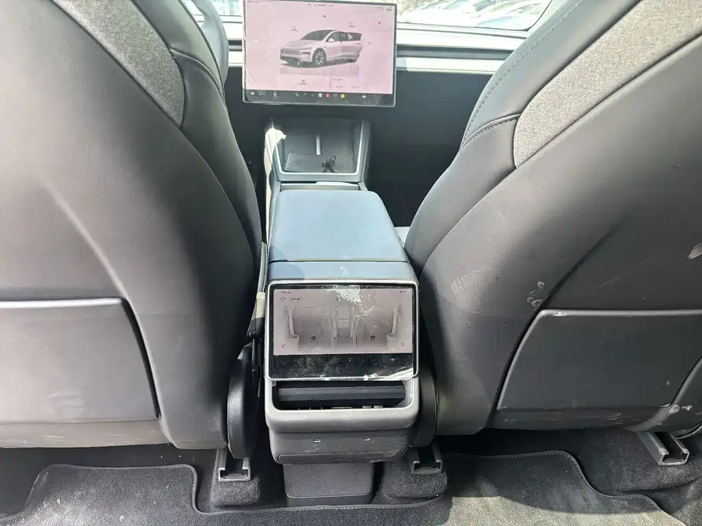 Tesla Model Y L — миниатюра 5