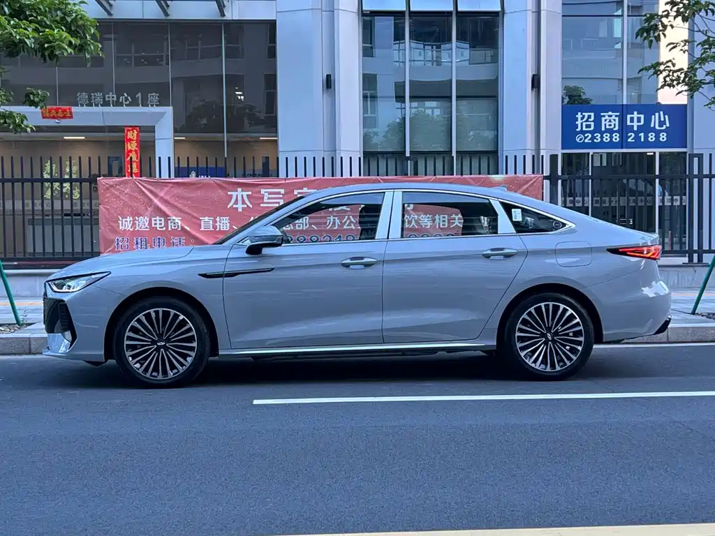 Заказать Fulwin Fengyun A8L 2026 года за 1 900 694 ₽  из Китая