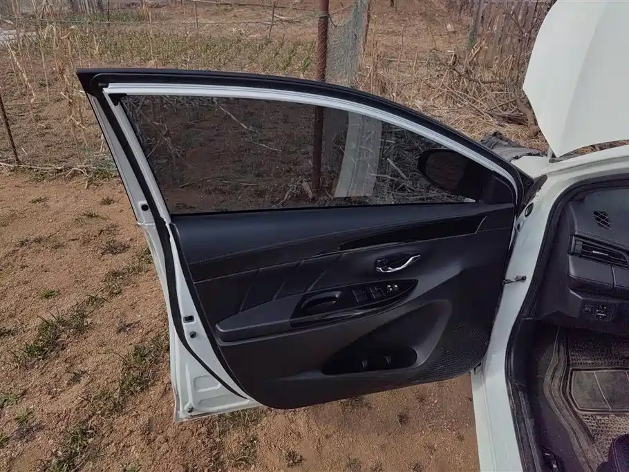 TOYOTA YARIS L TO ENJOY