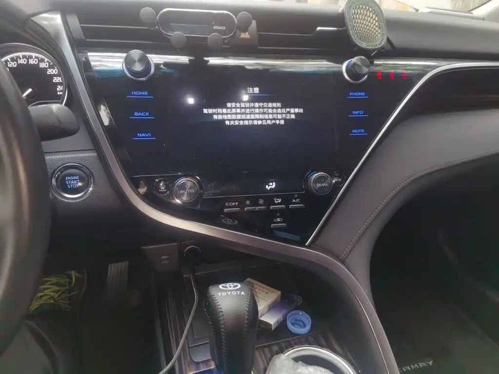 Toyota Camry — миниатюра 9