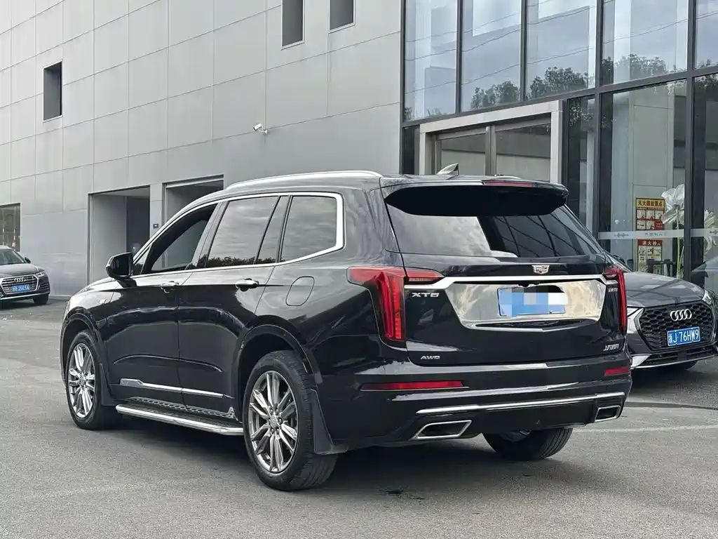 CADILLAC XT6