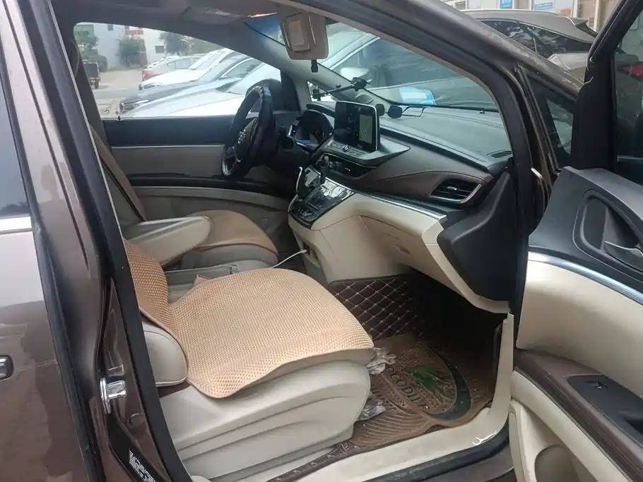 Buick GL8 — миниатюра 8
