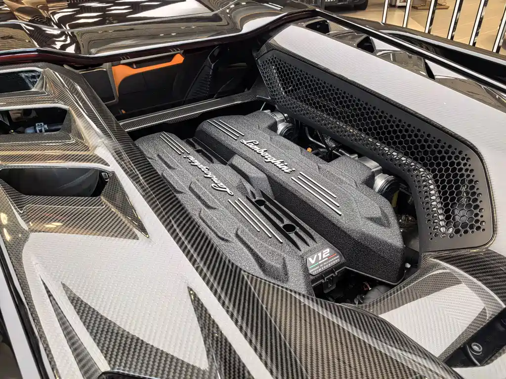 Lamborghini Revuelto — миниатюра 3