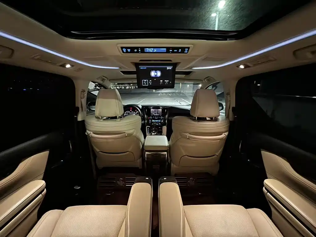 Toyota Alphard — миниатюра 6