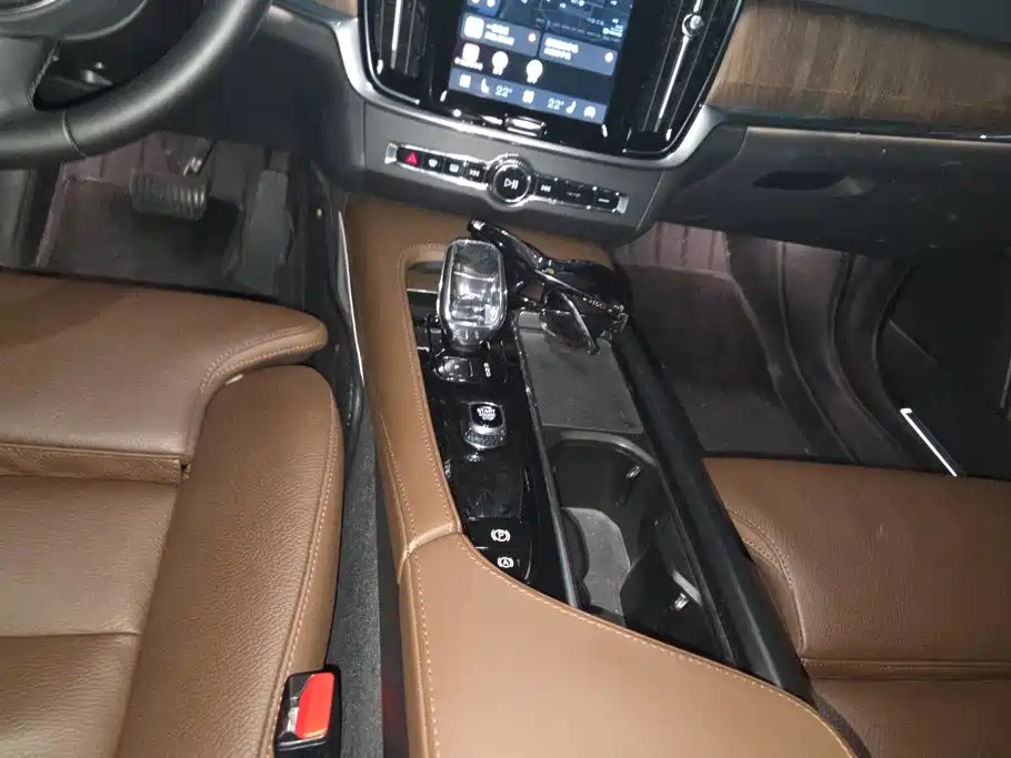 Volvo S90 — миниатюра 16
