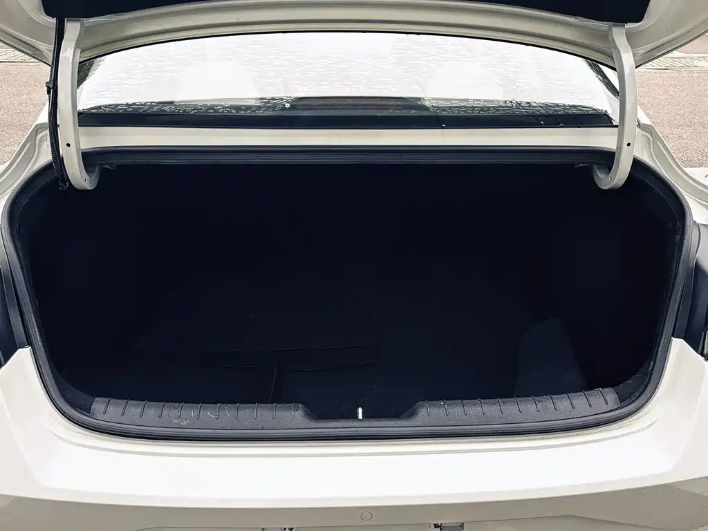 Hyundai Elantra — миниатюра 10