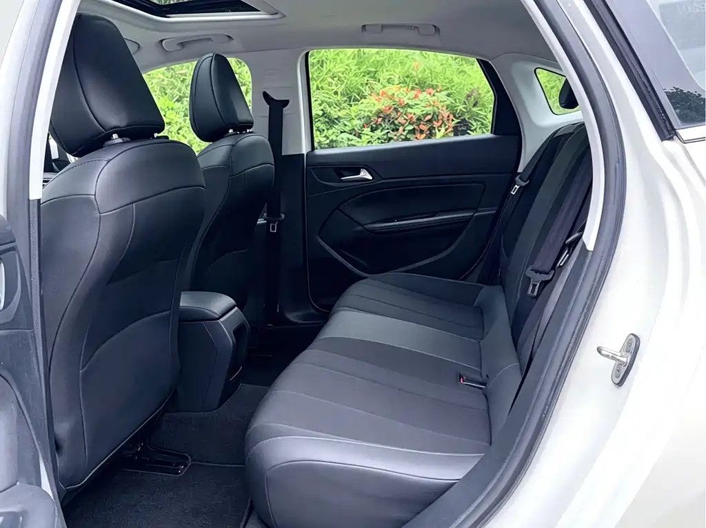 Peugeot 308 — миниатюра 11