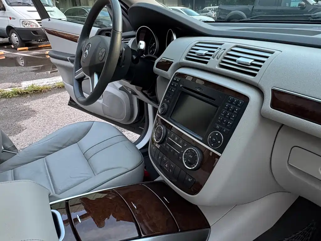 Mercedes-Benz R 2011 R 350 L 4MATIC