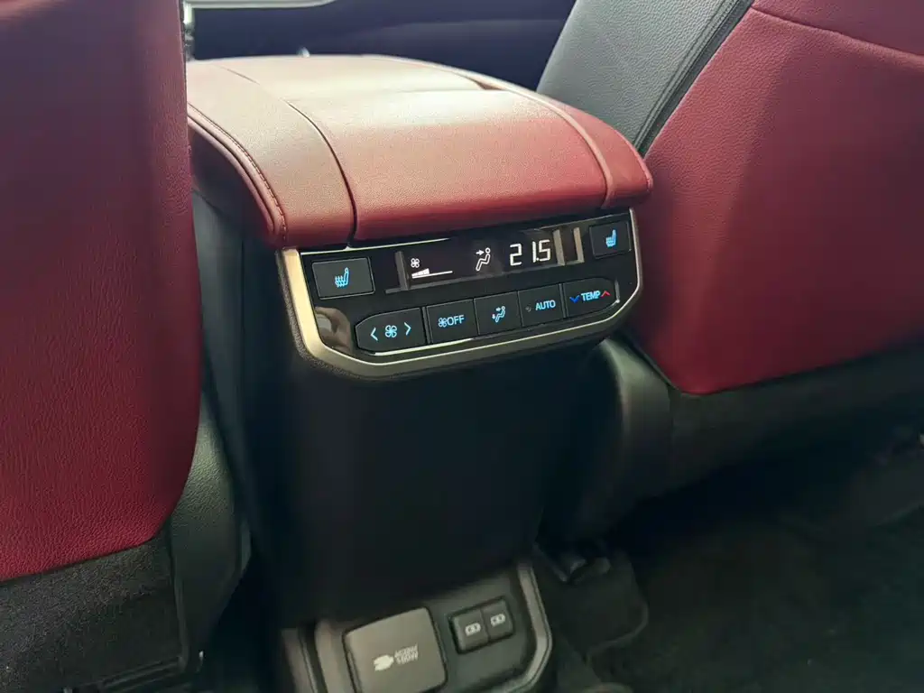 Toyota Crown Kluger — миниатюра 6