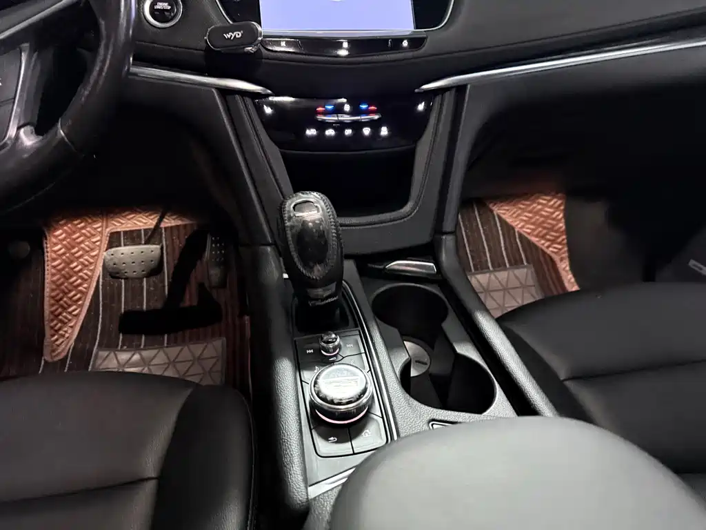 Cadillac XT5 - фото 16