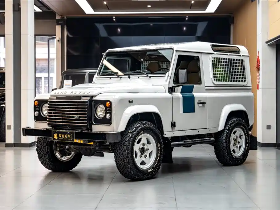 Land Rover Defender 2010