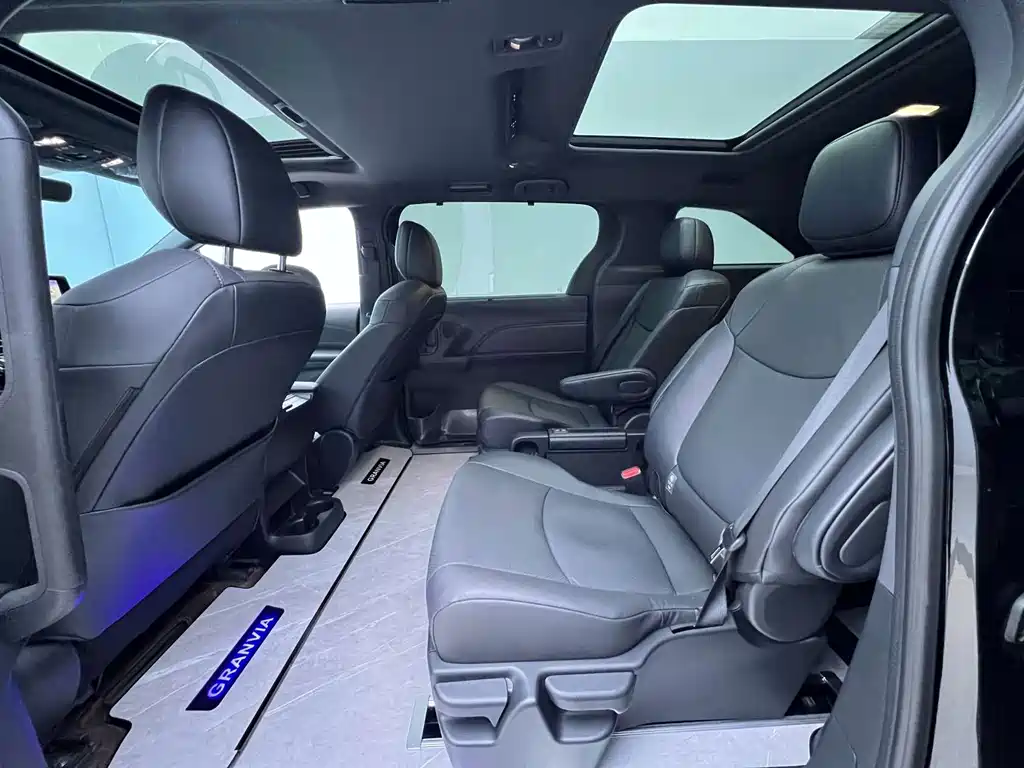 Toyota Granvia — миниатюра 9