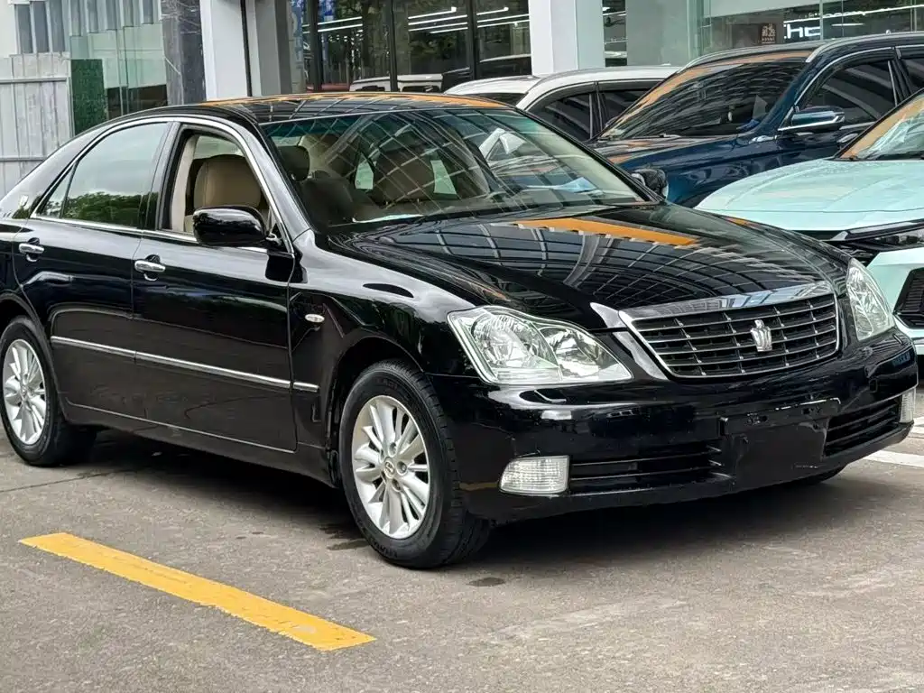 Toyota Crown — миниатюра 2