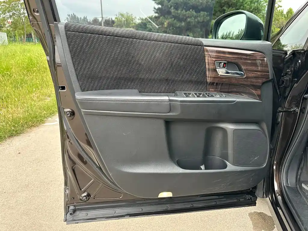 Honda Elysion — миниатюра 13