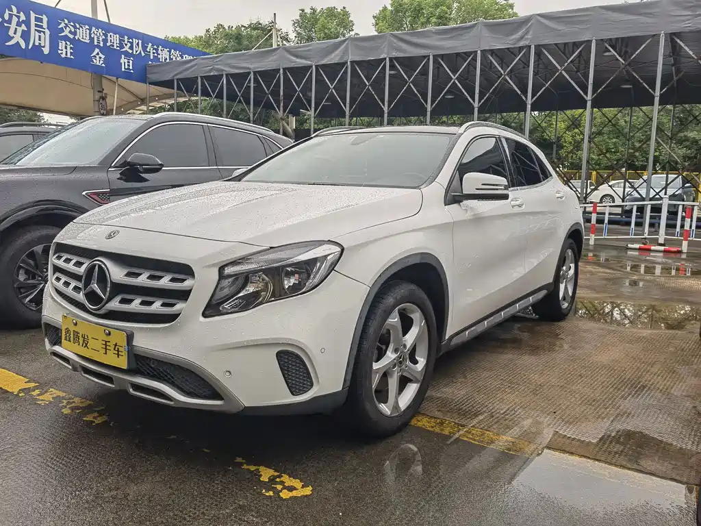 Mercedes-Benz GLA