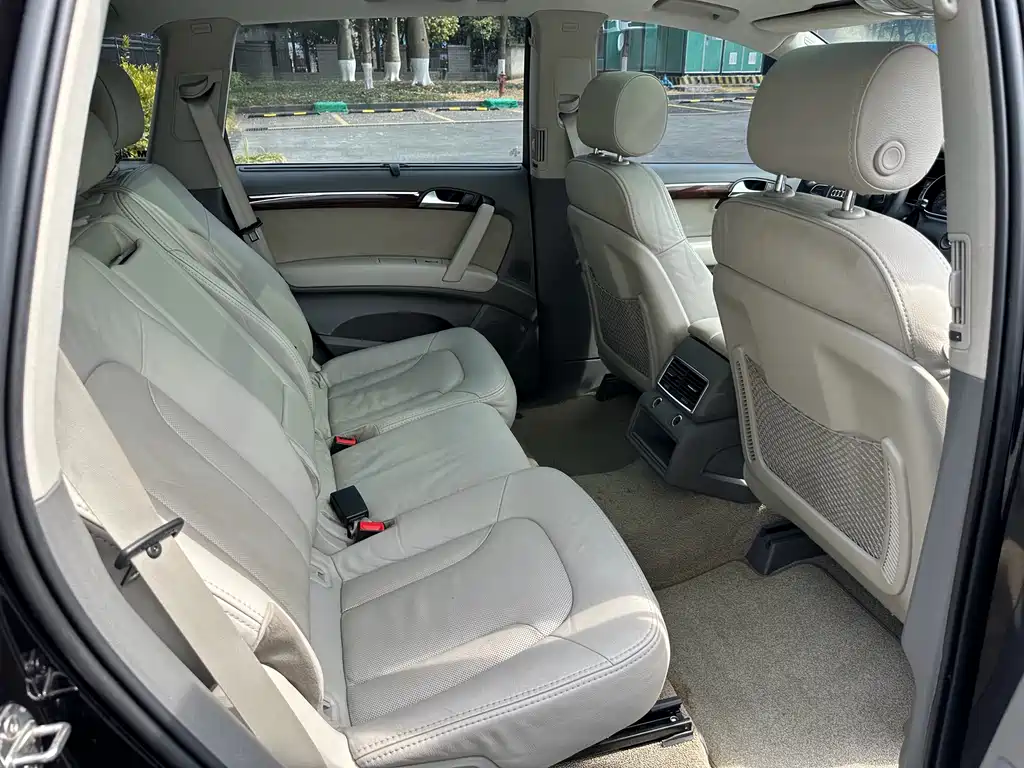 Audi Q7 2011 3.0 TFSI (200kW