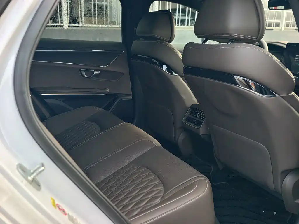 BYD Han — миниатюра 10