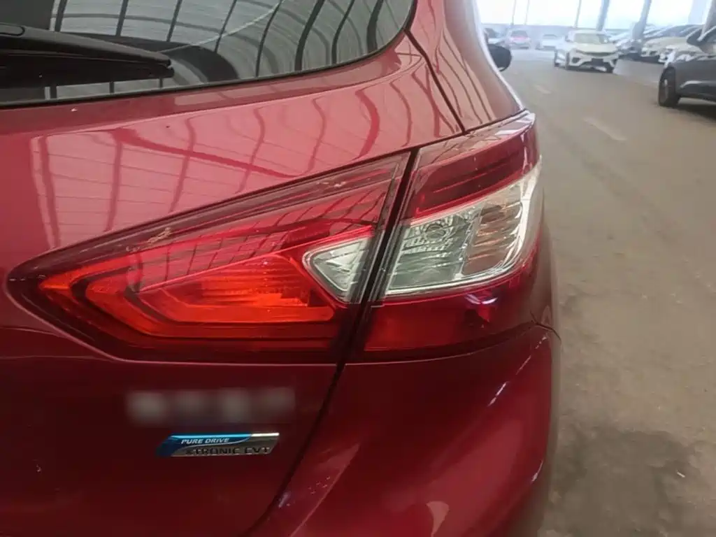 Nissan Tiida — миниатюра 8