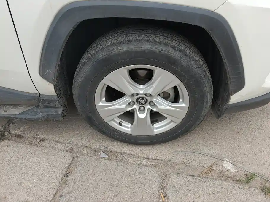 Toyota RAV4 — миниатюра 5