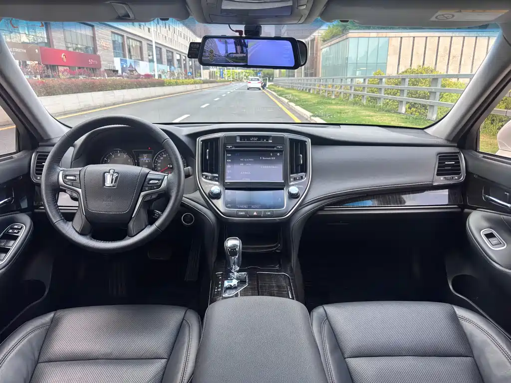 Toyota Crown 2015 2.5L Smart