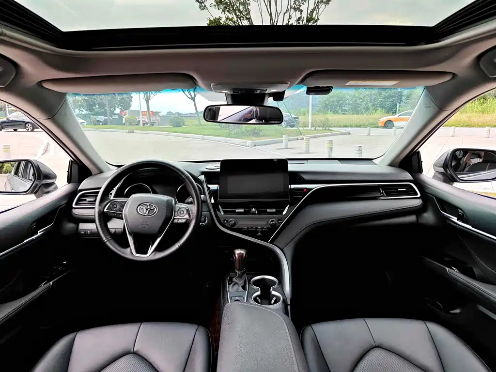 Toyota Camry — миниатюра 9