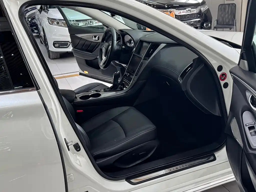 INFINITI Q50L