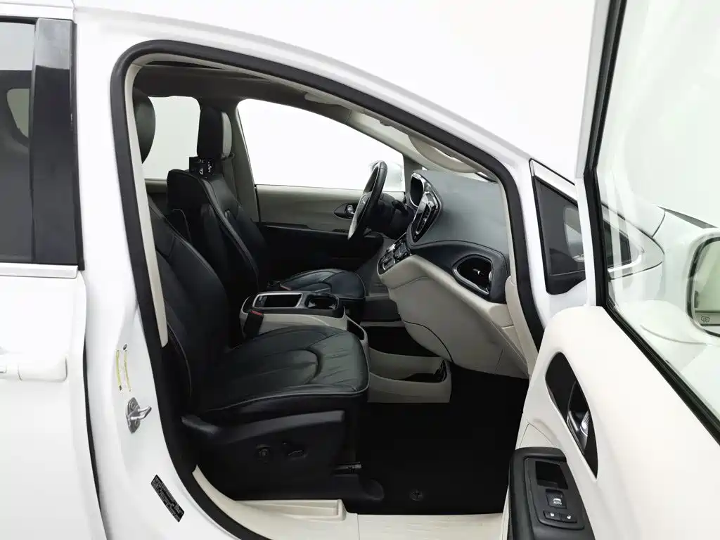 Chrysler Grand Voyager (Import) — миниатюра 23