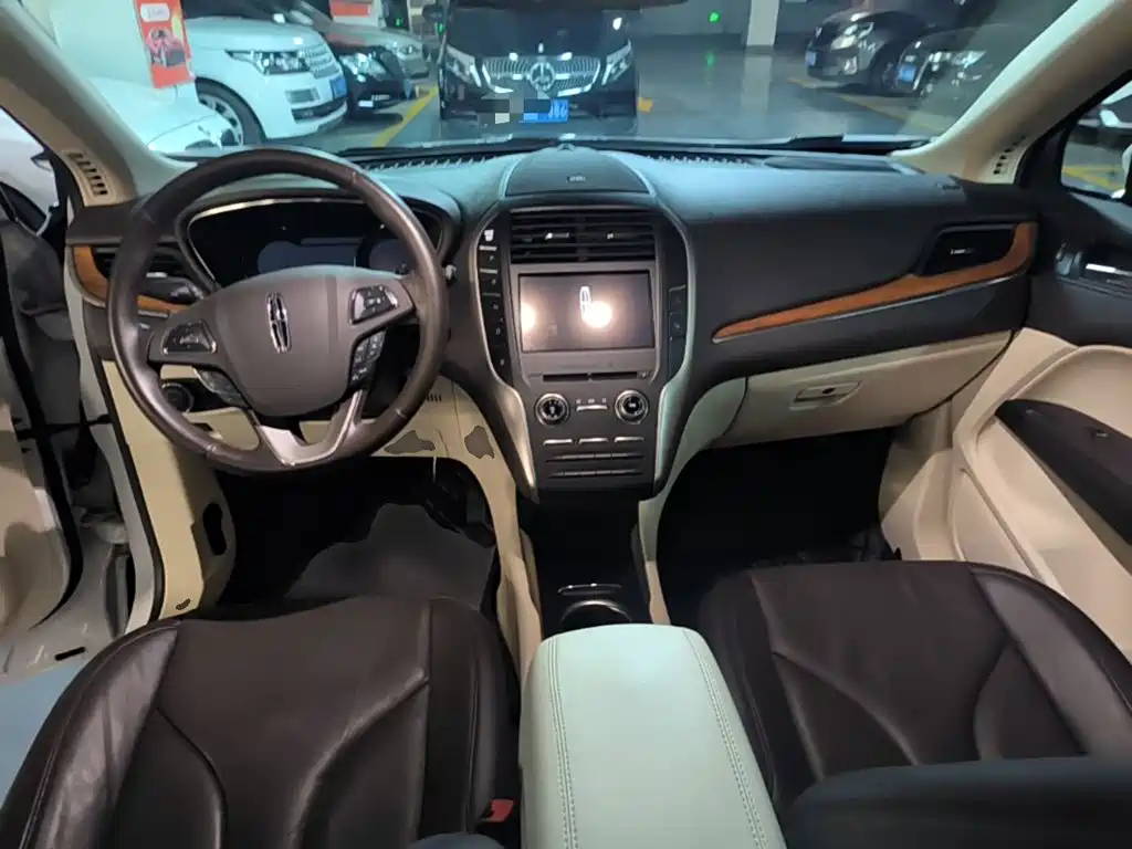 Lincoln MKC — миниатюра 10