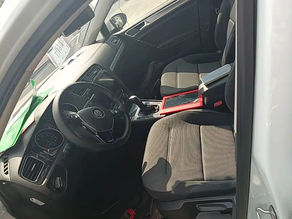 Volkswagen Golf — миниатюра 11