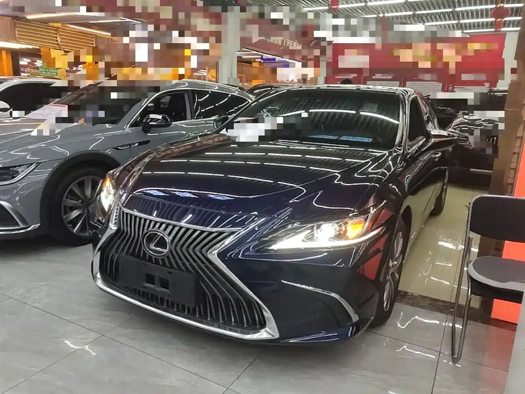 Lexus ES 2019