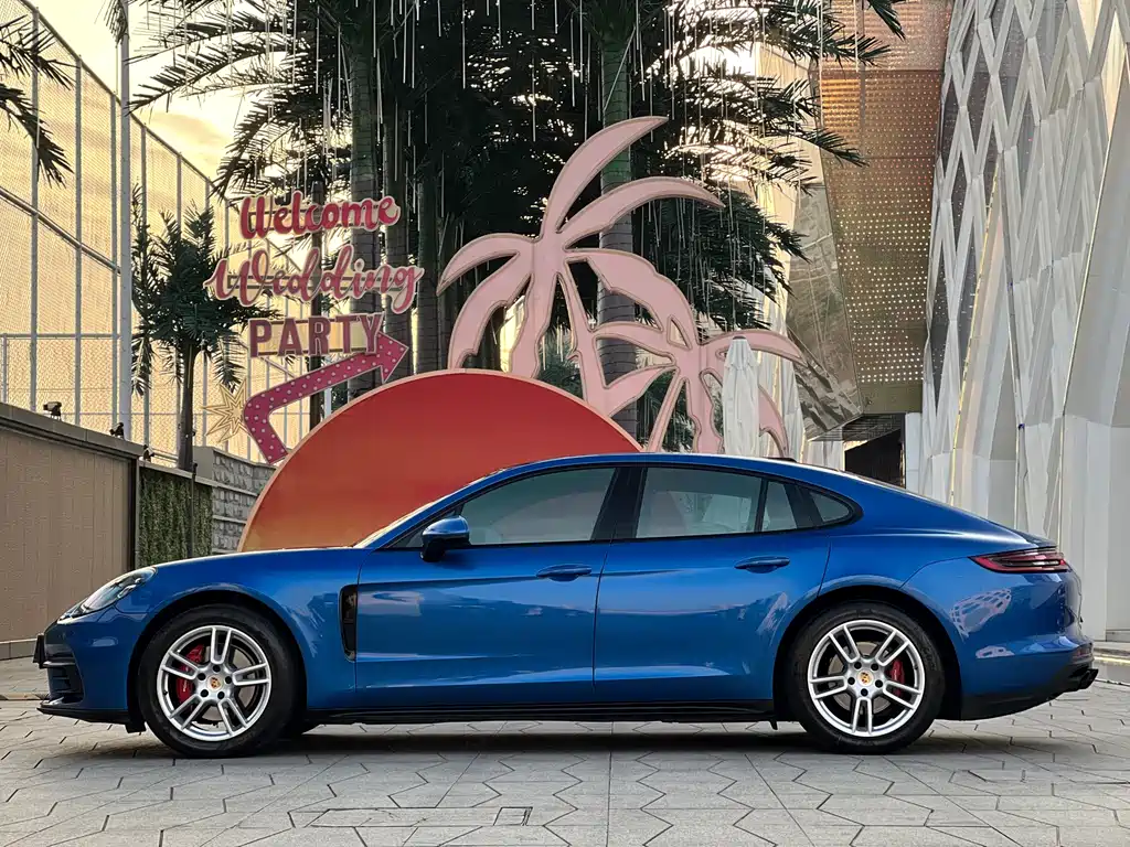 PORSCHE PANAMERA
