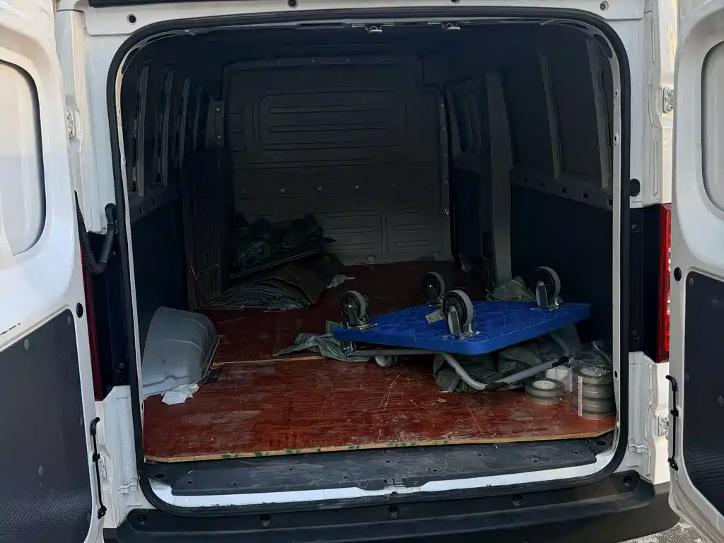 Wuling Yangguang — миниатюра 15