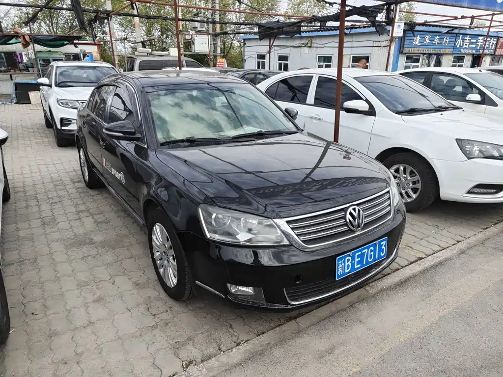 Volkswagen Passat Lingyu 2011