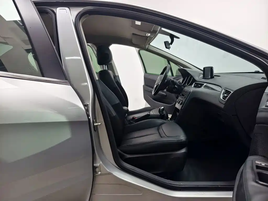 Peugeot 308 — миниатюра 13