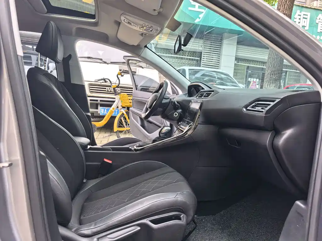Peugeot 308 2016 1.6L AT Luxury