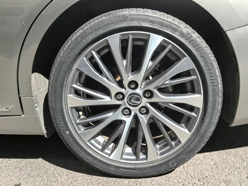 Lexus ES — миниатюра 12