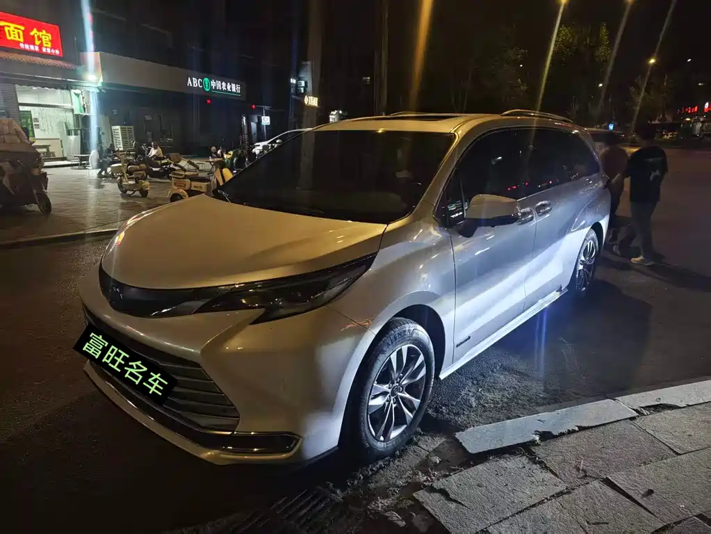 Toyota Sienna 2024