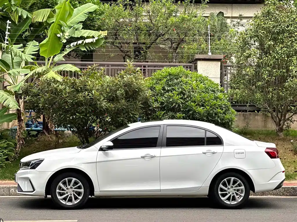 Geely Emgrand GL — миниатюра 5