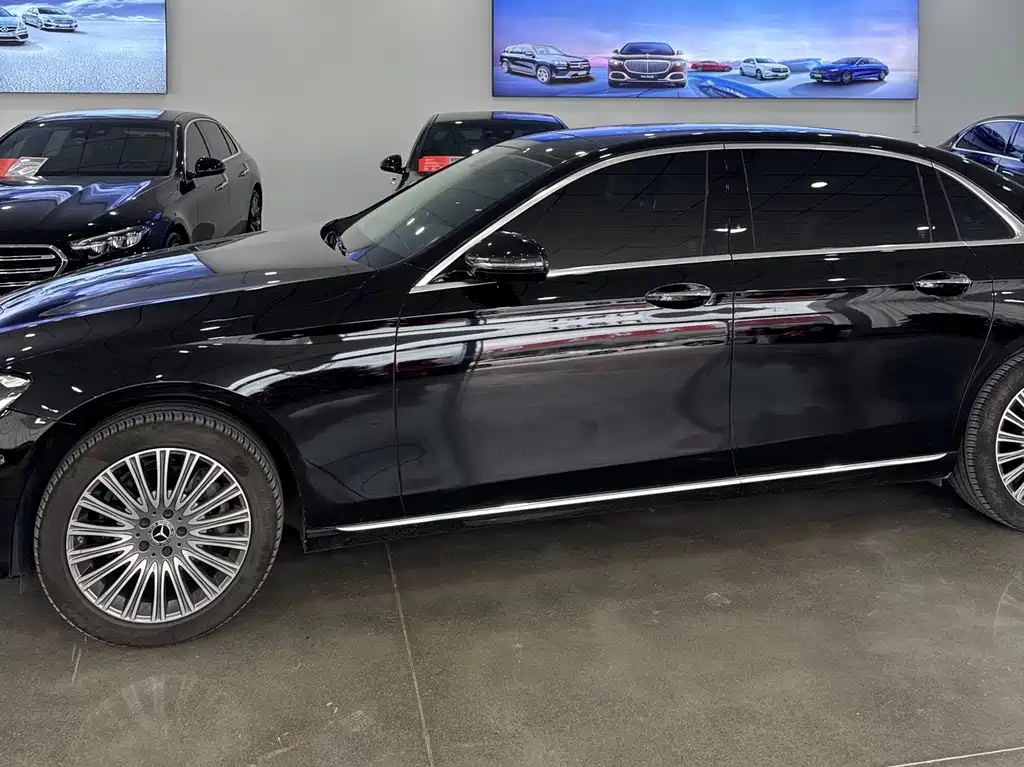 Mercedes-Benz E-Class — миниатюра 13