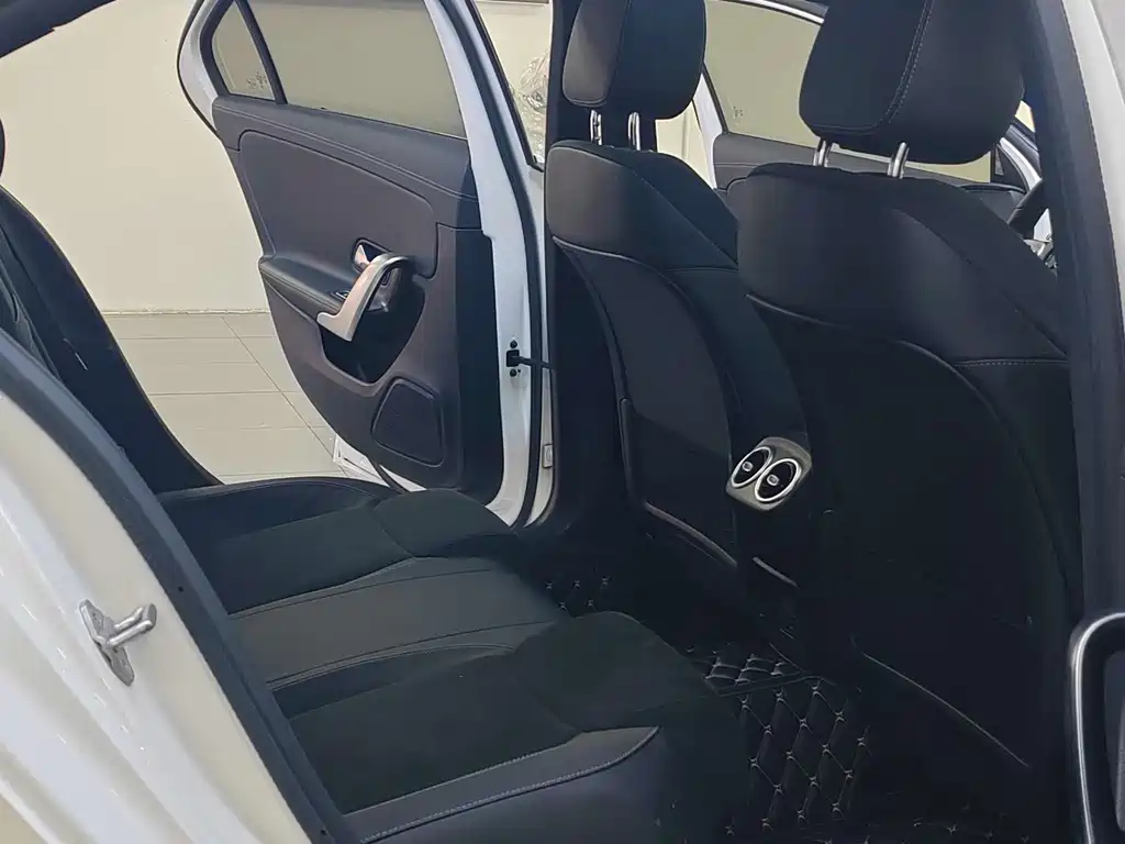 Mercedes-Benz A-Class — миниатюра 12