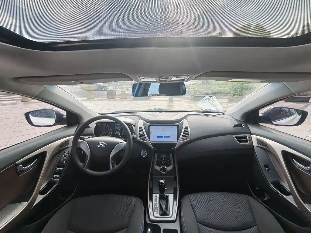 Hyundai Elantra Langdong — миниатюра 11