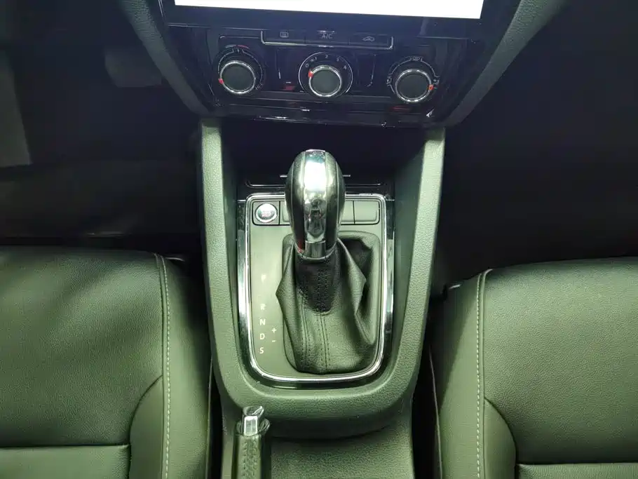 Volkswagen Sagitar — миниатюра 16