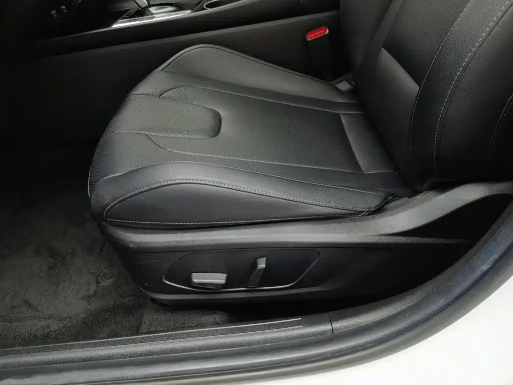 Hyundai Elantra — миниатюра 20