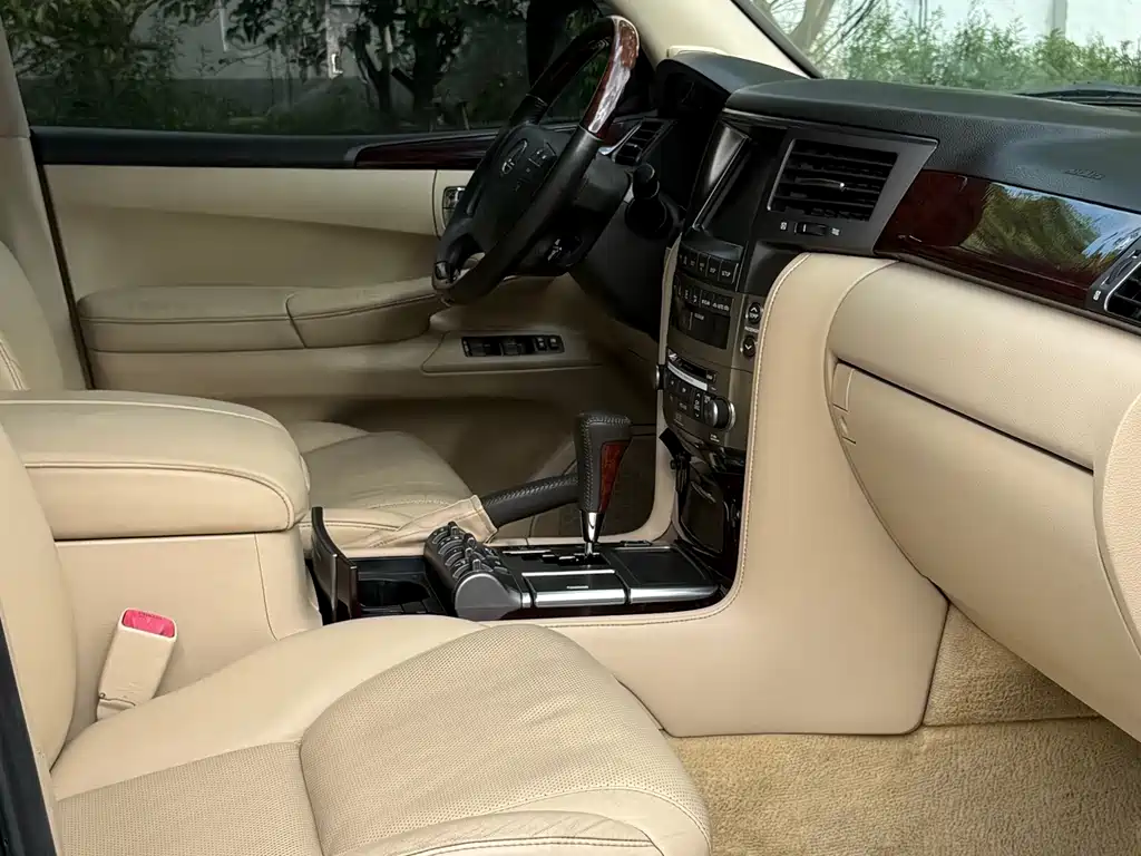 Lexus LX — миниатюра 2