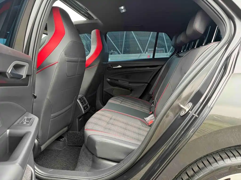Volkswagen Golf GTI — миниатюра 13