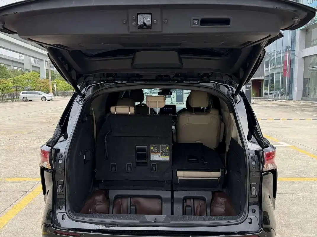 Toyota Sienna 2023 Черный из Китая