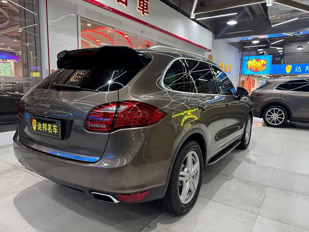 Porsche Cayenne — миниатюра 16
